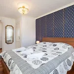 Break Apartment *